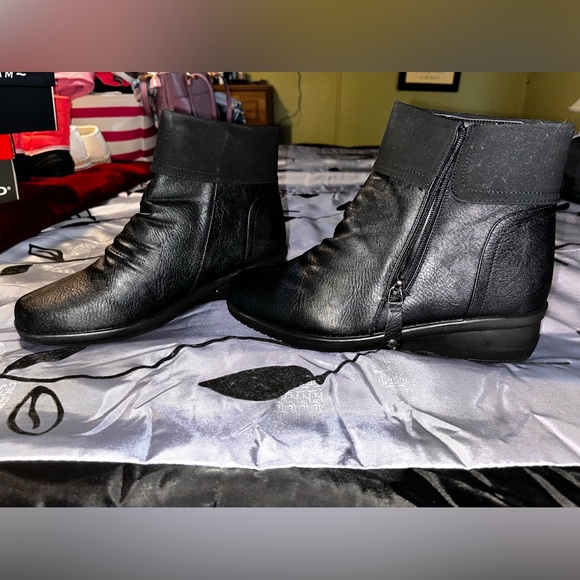Black booties NIB sz 9 - Picture 1 of 4
